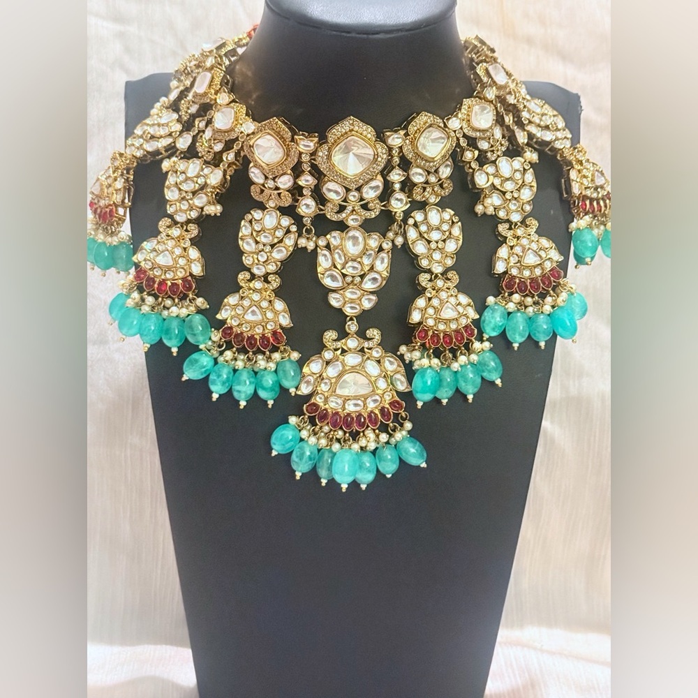 Elegant premium quality Gold Statement choker Necklace set